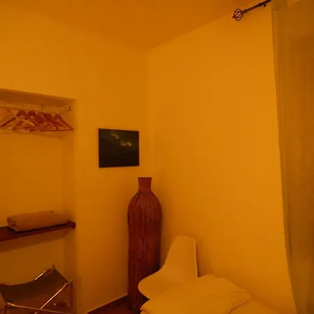 Eoliano לינה וארוחת בוקר 4*